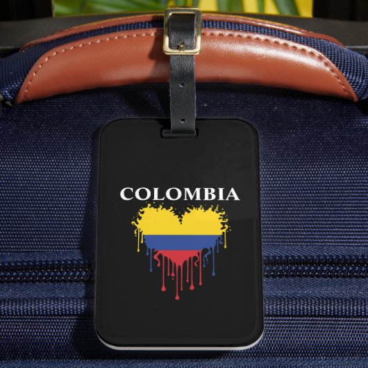 Verbluffend Colombia Dripping Heart Flag Bagagelabel (Voorkant Insitu 2)