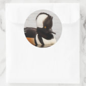 Verbluffend Merganser Duck op de Pond Ronde Sticker (Tas)
