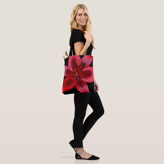 Verbluffend Tas met rode assiatische Lily Flower S (Op model)