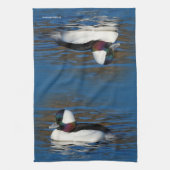 Verbluffende Bufflehead Duck bij de Pond Theedoek (Verticaal)