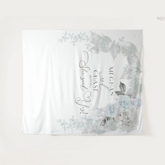 Verbluffende ijsblauwe en witte rozenboog wandkleed (Voorkant (horizontaal))