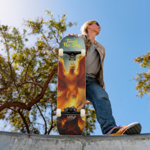 Verbluffende Rode Phoenix die oprijst uit de Vlamm Skateboard