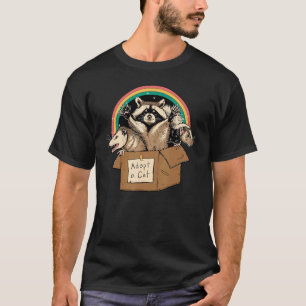 Verboden katten aannemen in box Raccoon Skunks Pos T-shirt