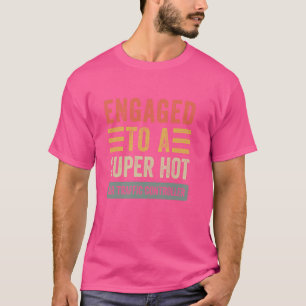 Verbonden aan een Super Hot Air Traffic Controller T-shirt
