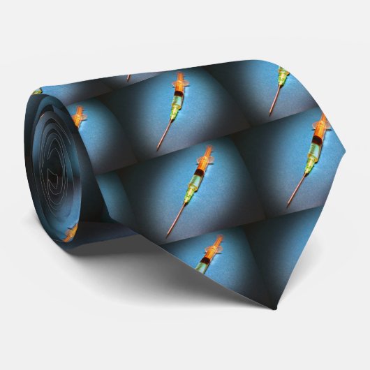 Verdachte spuit stropdas (Opgerold)