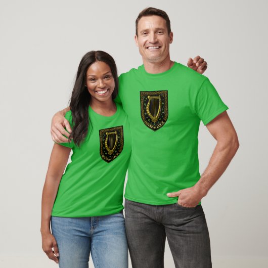 Verdedig het Luck Irish Harp Shield-ontwerp T-shirt (Unisex)