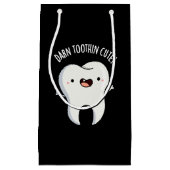 Verdraaid Tooth-in Leuke Grappige Tand Pun Donker Klein Cadeauzakje (Voorkant)