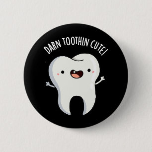 Verdraaid Tooth-in Leuke Grappige Tand Pun Donker  Ronde Button 5,7 Cm