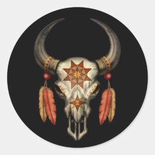 Verdroogde Native Bull Skull met veren op zwart Ronde Sticker