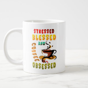 Verdrukt gebak en koffie geobsedeerd extra grote beker