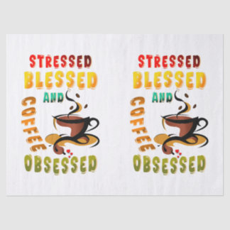 Verdrukt gebak en koffie geobsedeerd tissuepapier