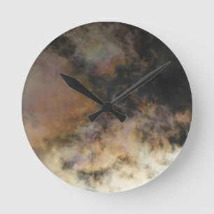 Verduistering en wolken op zonne-energie ronde klok