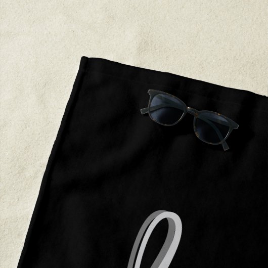 Verfijnd grijs zwart liefde strandlaken (In situ)