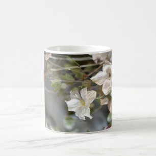 Verfijnde Witte Bloemige Mok Bleke Bloemen Fijn