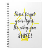 Vergeet je licht niet, geel schenen notitieboek (Voorkant)