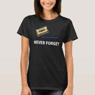 Vergeet nooit Cassette Pencil T-shirt