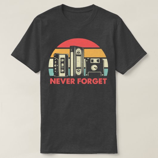 Vergeet nooit Cool Retro Floppy Disk VHS en Casset T-shirt (Design voorkant)