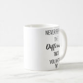 Vergeet nooit het verschil dat je maakt koffiemok (Voorkant rechts)