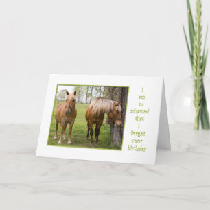 Vergeten je verjaardag beschaamd paard hangt hoofd kaart