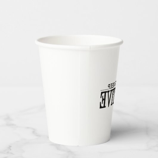 Verhoog uw drankervaring met onze stijlvolle papieren bekers (Rechts)