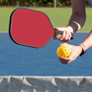 Verhoog uw ontwerp met een rode achtergrond en wit pickleball paddle