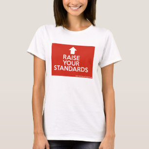 Verhoog uw standaarden (kalm houden) t-shirt