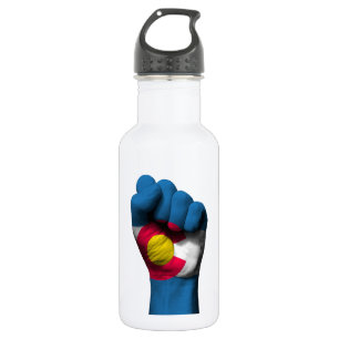 Verhoogde uitgelijnde vuist met Colorado vlag Waterfles