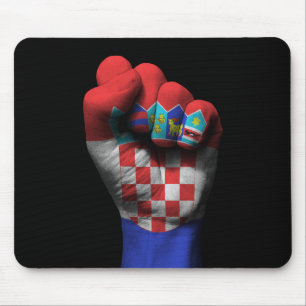 Verhoogde uitgelijnde vuist met Kroatische vlag Muismat