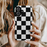 Vérification rétro en noir et blanc<br><div class="desc">Boho tendance damier imprimé boîtier de téléphone en noir et blanc. Utilisez les outils de conception pour ajouter votre propre monogramme,  nom ou autre texte,  ou changer la couleur arrière - plan pour créer une couverture de périphérique unique d'un type particulier.</div>