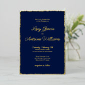 Véritable Foil Luxe Gold Edge Navy Blue Invitation (Debout devant)