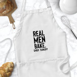 Véritables Hommes Cuire Un Tablier De Cuisson Pers<br><div class="desc">De Véritables Hommes Font Cuire Un Tablier De Cuisson Personnalisé Pour Hommes. Amusant tablier de chef avec une drôle de citation d'humour cuisine. Personnalisez cette conception d'humour de cuisine personnalisée avec votre propre nom ou texte.</div>