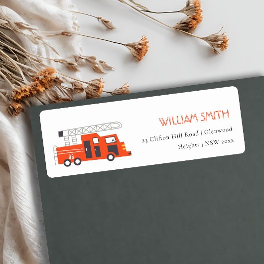 Verjaaradres van Cute Red Firetruck Engine Kindere Etiket