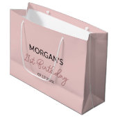Verjaardag Blush Pink Monogram Naam Groot Cadeauzakje (Voorkant Gekanteld)