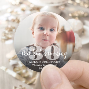 Verjaardag "Dit Kind" Modern Foto Overlay Ronde Sticker