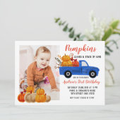 Verjaardag herfst blauwe vrachtwagen pompoen met f kaart (Staand voorkant)