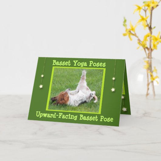 Verjaardag Kaart w / Funny Basset Hound Yoga Poses (Gele Bloem)