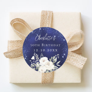 Verjaardag marine blauwe witte bloemen ronde sticker
