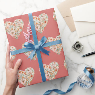 Verjaardag met rode-bes-bloemhartjes cadeaupapier