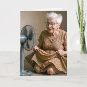 Verjaardag Oude Dame Koelt Af Met Een Ventilator Kaart