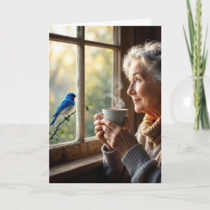 Verjaardag Oudere vrouw die een blauwe vogel bekij Kaart