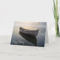 Verjaardag rustieke oude roeiboot op een meer