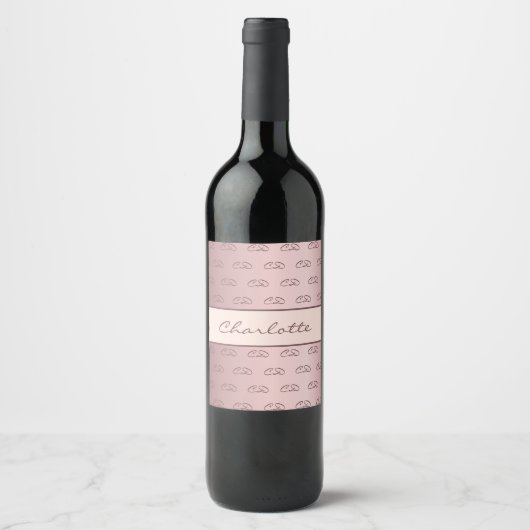 Verjaardag stoffig roos roze monogram patroonnaam wijn etiket (Voorkant)