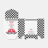 Verjaardag van vier kinderen nodig bedankdoosjes (Uitgevouwen)