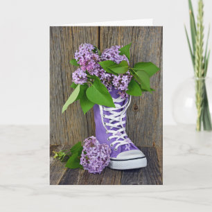 Verjaardags Lilac Boeket in Paarse Sneaker Kaart