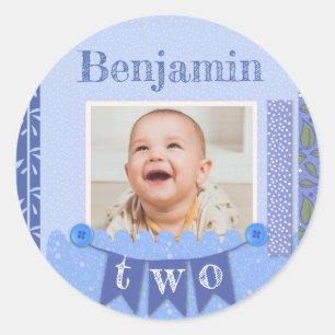 Verjaardagsboekje voor een jongen van 2 jaar blauw ronde sticker