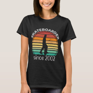 Verjaardagscadeau Skateboarder geboren 2002 T-shirt