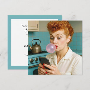 Verjaardagsfeest Retro Vrouw Typt Op een Telefoon Kaart