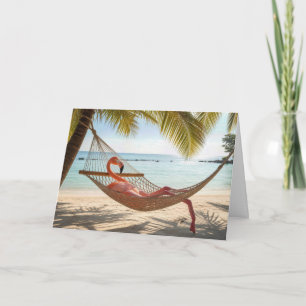 Verjaardagsflamingo die in een hangmat ligt kaart