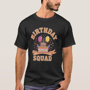 Verjaardagsgroep ontwerp met kleurrijke taart t-shirt