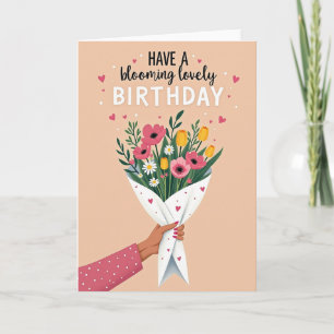 Verjaardagskaart met hand die bloemen vasthoudt kaart